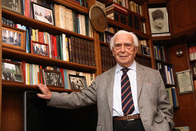 Vakur Versan'ı Yitirdik